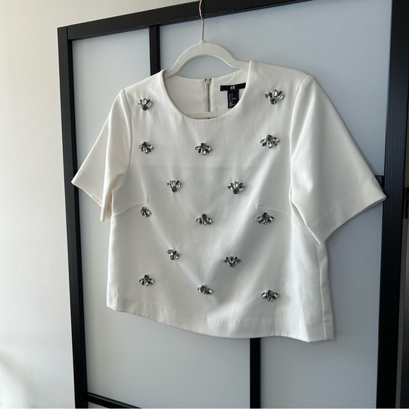 [6] H&M White Structured Short Sleeve Crop Top W/ Silver Jewel Embellishments - Picture 3 of 13